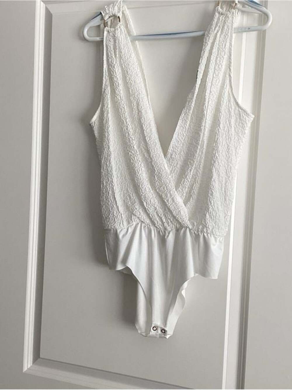 Zara White Textured Surplice Bodysuit - Like New - Size M